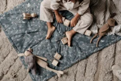 Fauna Forest Gefüllte Decke, 90x120 Cm -Hay || Linie Design || Bloomingville Verkäufe garbo friends fauna forest filled blanket 2