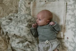 Pomegrante Decken 2-er Set Musselin, 60x60 Cm -Hay || Linie Design || Bloomingville Verkäufe garbo friends pomegraante muslin blanket small 2pcs 4 scaled