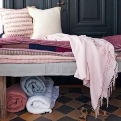 Klippan Yllefabrik Ralph Wolldecke, Rot 5 Klippan Yllefabrik Ralph Wolldecke, Rot -Hay || Linie Design || Bloomingville Verkäufe klippan yllefabrik ralph wolldecke 130x200 cm 2