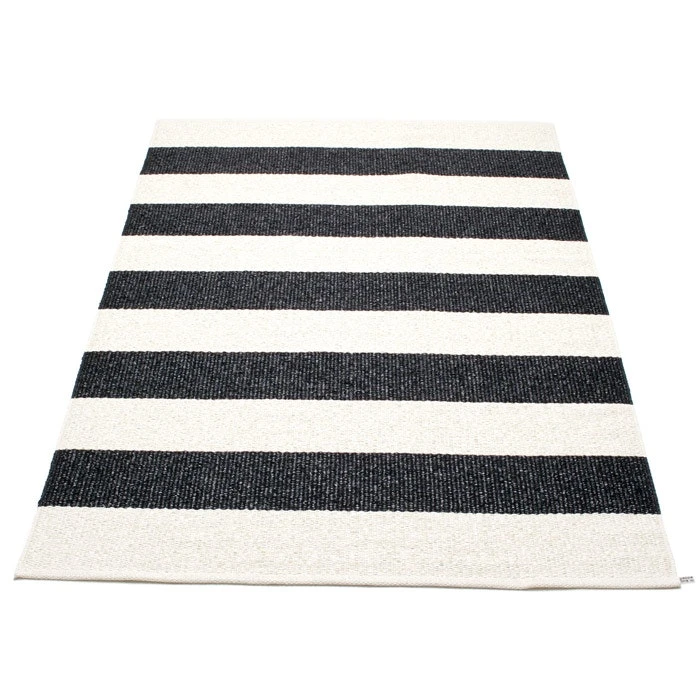 Bob Matte 140x220 Cm, Black/Vanilla 1 Bob Matte 140x220 Cm, Black/Vanilla