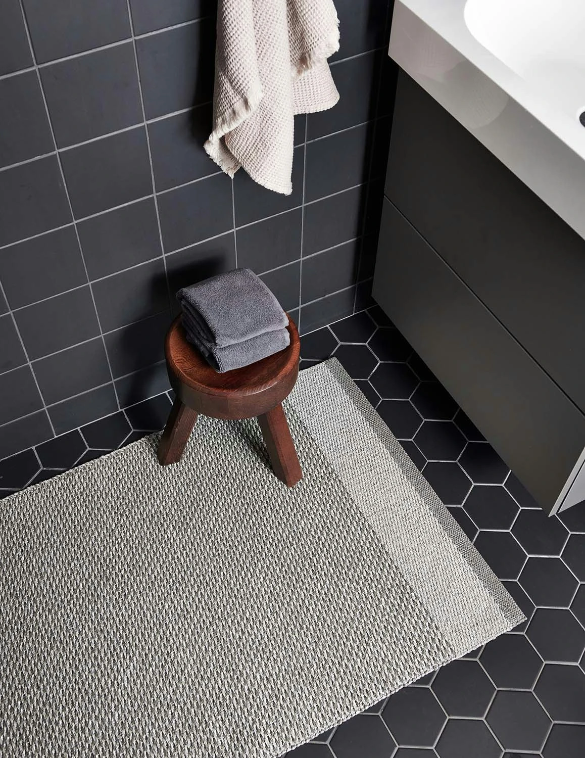 Edit Teppich Charcoal / Warm Grey / Stone Metallic, 85x260 Cm 2 Edit Teppich Charcoal / Warm Grey / Stone Metallic, 85x260 Cm – Bild 2