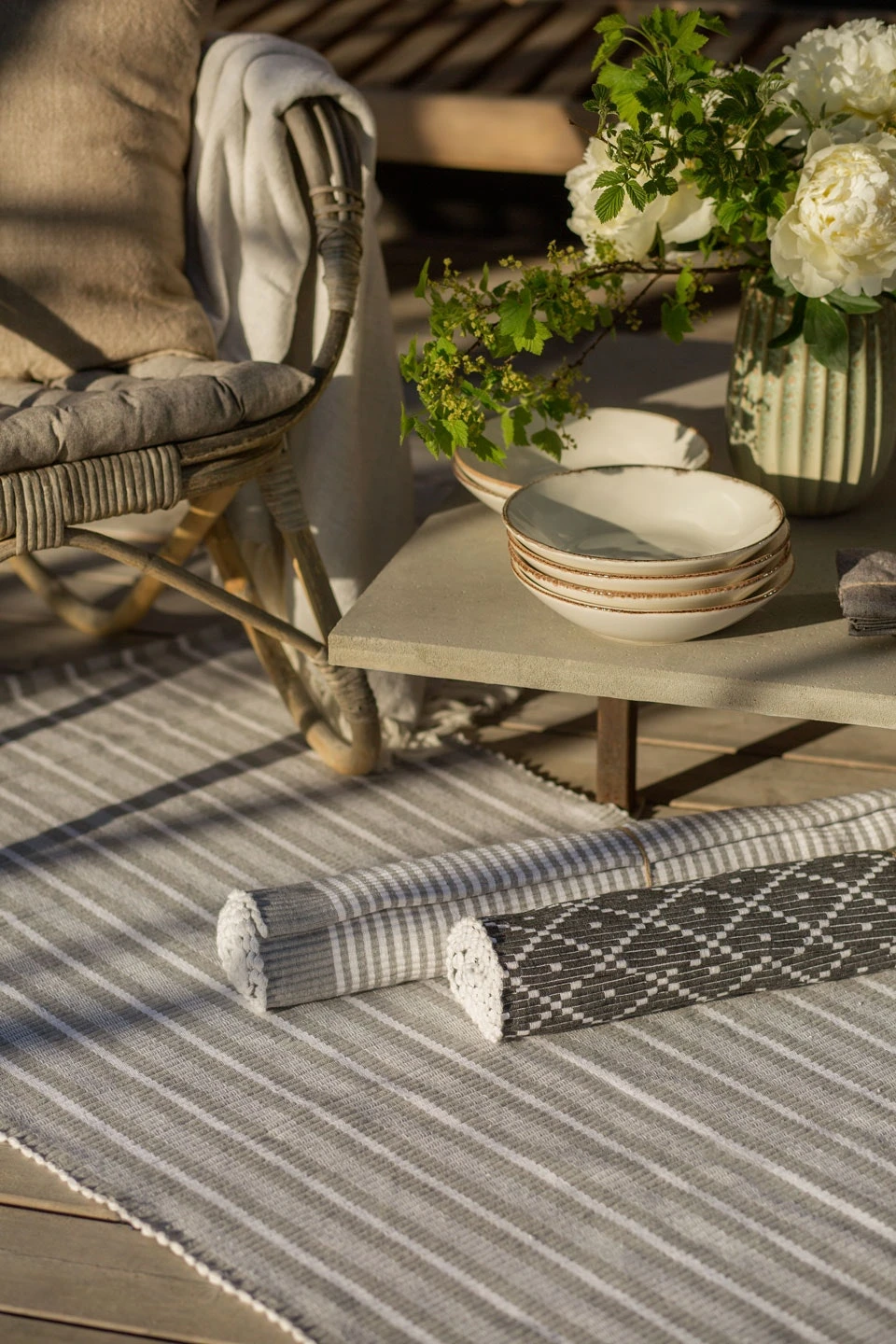 Kajsa Gerippter Teppich Grau / Weiß, 70x160 Cm 2 Kajsa Gerippter Teppich Grau / Weiß, 70x160 Cm – Bild 2