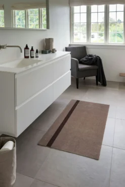 Stripes Teppich Vertikal Sandfarben/Braun, 67x120 Cm -Hay || Linie Design || Bloomingville Verkäufe tica copenhagen polyamide stripe vertical sand brown 5