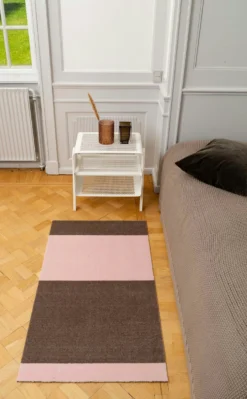 Stripes Teppich Sandfarben/Light Rose, 67x120 Cm 11 Stripes Teppich Sandfarben/Light Rose, 67x120 Cm -Hay || Linie Design || Bloomingville Verkäufe tica copenhagen polyamide stripes horizontal sand light rose 10