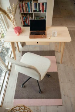 Stripes Teppich Sandfarben/Light Rose, 90x130 Cm 8 Stripes Teppich Sandfarben/Light Rose, 90x130 Cm -Hay || Linie Design || Bloomingville Verkäufe tica copenhagen polyamide stripes horizontal sand light rose 20