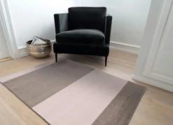 Stripes Teppich Sandfarben/Light Rose, 90x130 Cm 10 Stripes Teppich Sandfarben/Light Rose, 90x130 Cm -Hay || Linie Design || Bloomingville Verkäufe tica copenhagen polyamide stripes horizontal sand light rose 22