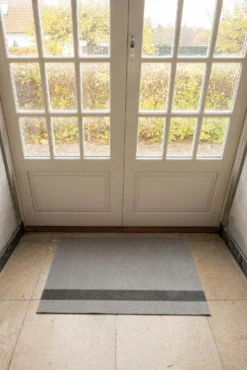 Stripes Teppich Hellgrau / Steel Grey, 60x90 Cm 11 Stripes Teppich Hellgrau / Steel Grey, 60x90 Cm -Hay || Linie Design || Bloomingville Verkäufe tica copenhagen stripes vertikal teppich hellgrau steel grey 16